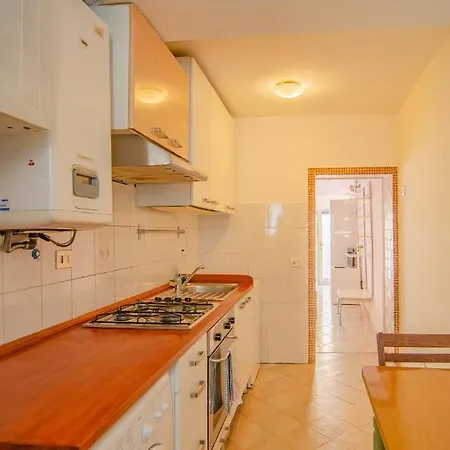 Inzani 8 Apartment Parma